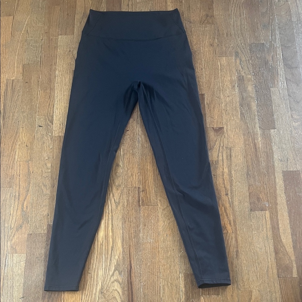 Nike x Skims matte high waisted 26” leggings - s